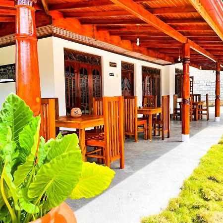 Tharurashmi Sea Pond Villa & Surf Hostel - Hiriketiya Zuid-Dikwella Buitenkant foto