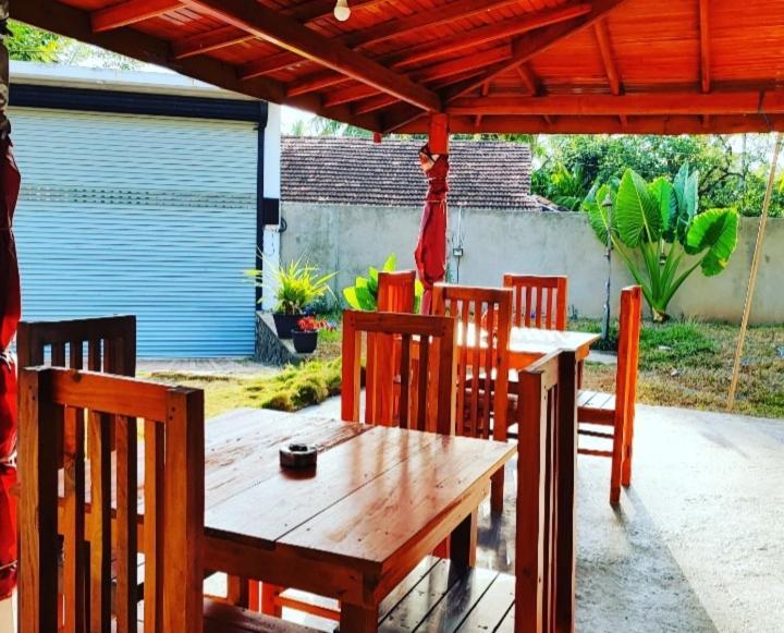 Tharurashmi Sea Pond Villa & Surf Hostel - Hiriketiya Zuid-Dikwella Buitenkant foto