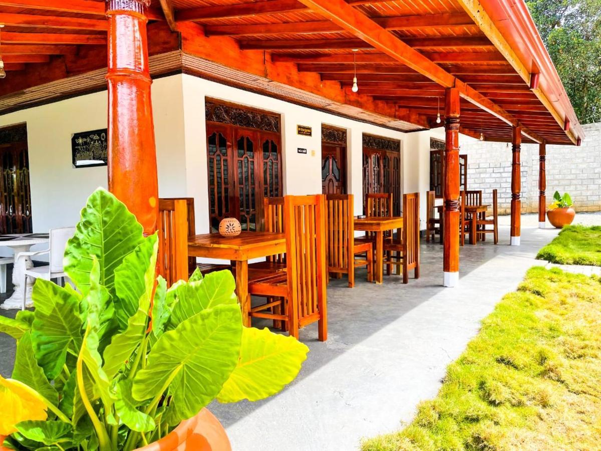 Tharurashmi Sea Pond Villa & Surf Hostel - Hiriketiya Zuid-Dikwella Buitenkant foto