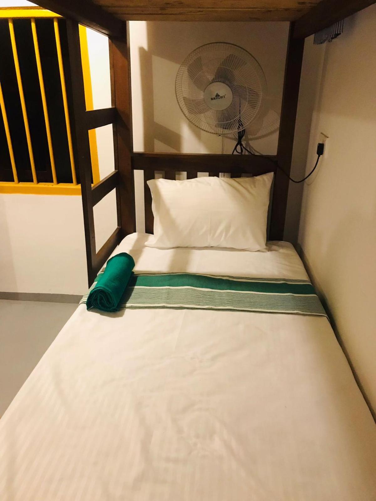 Tharurashmi Sea Pond Villa & Surf Hostel - Hiriketiya Zuid-Dikwella Buitenkant foto