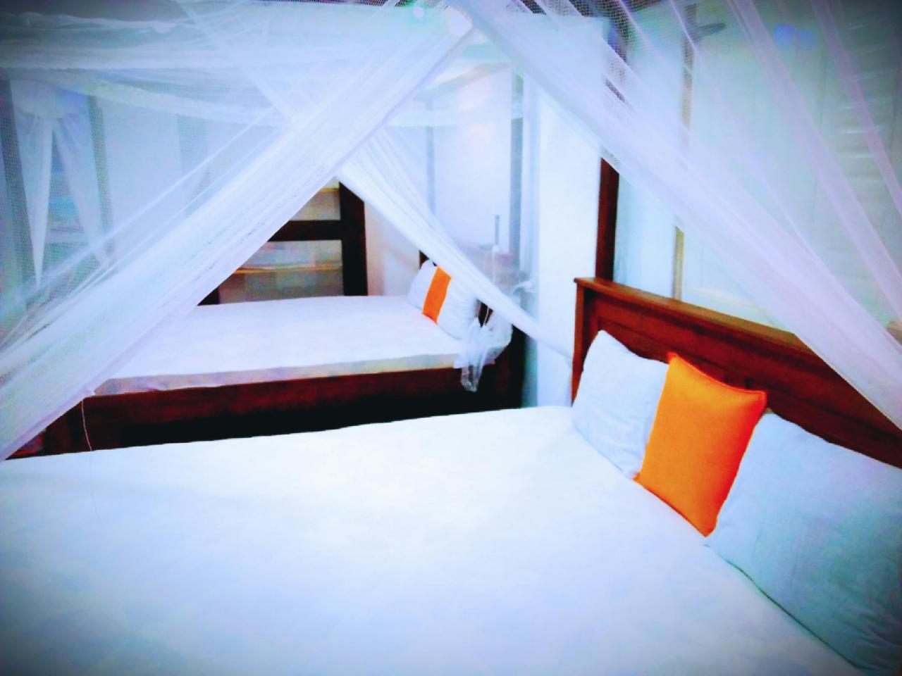 Tharurashmi Sea Pond Villa & Surf Hostel - Hiriketiya Zuid-Dikwella Buitenkant foto