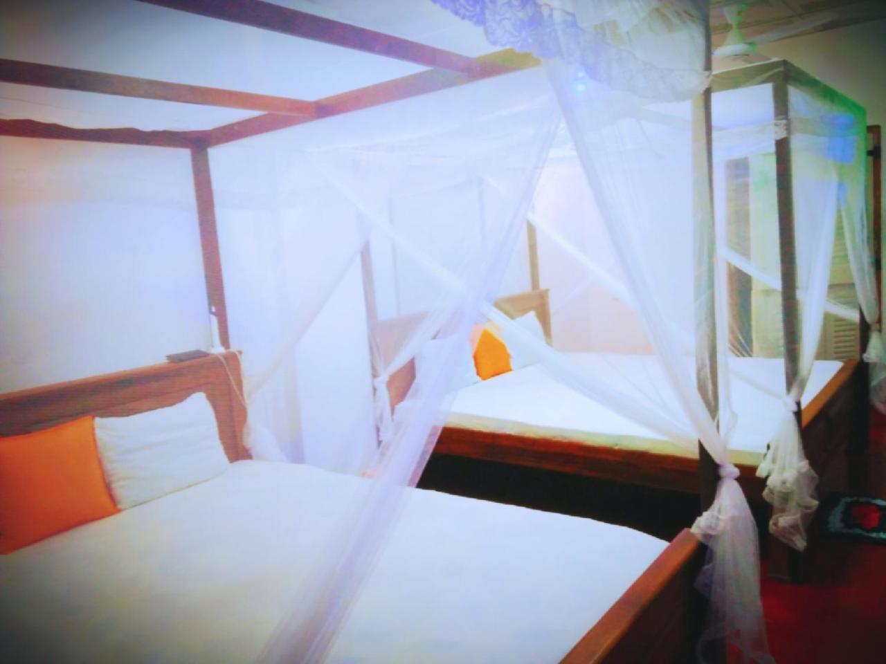 Tharurashmi Sea Pond Villa & Surf Hostel - Hiriketiya Zuid-Dikwella Buitenkant foto